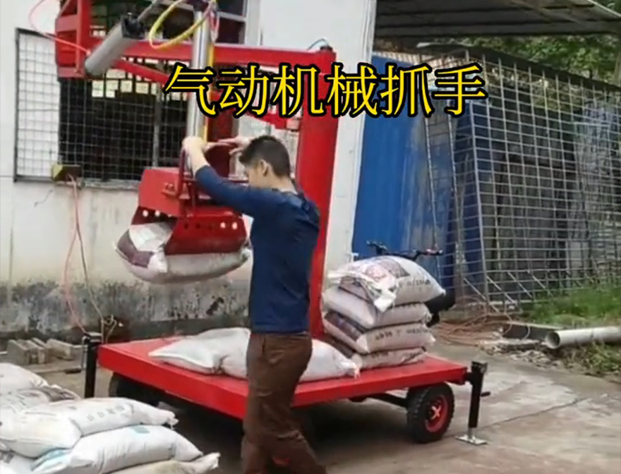 广信区机械抓手广信区水泥抓手机械抓手农用随车抓哪里卖饲料抓袋机装卸水泥神器哪里卖